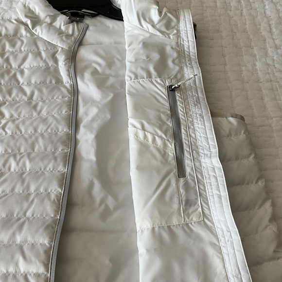 Eddie Bauer White Quilted Down Vest size Medium - Picture 4 of 6